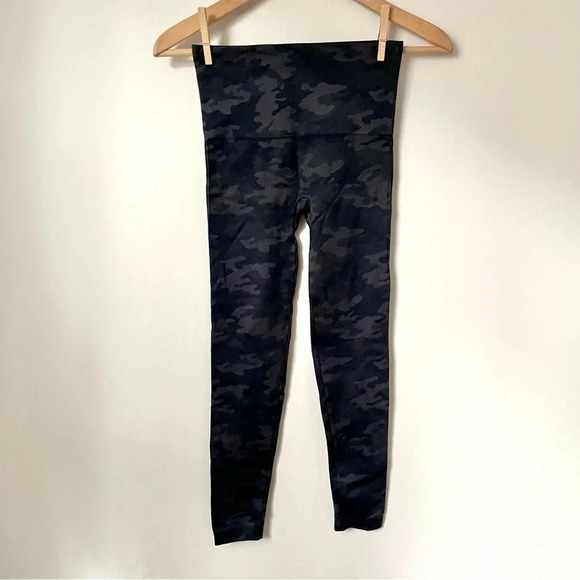 Spanx EcoCare Seamless Leggings  Black Camo - Picture 5 of 8